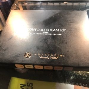 Anastasia Beverly Hills cream contour kit